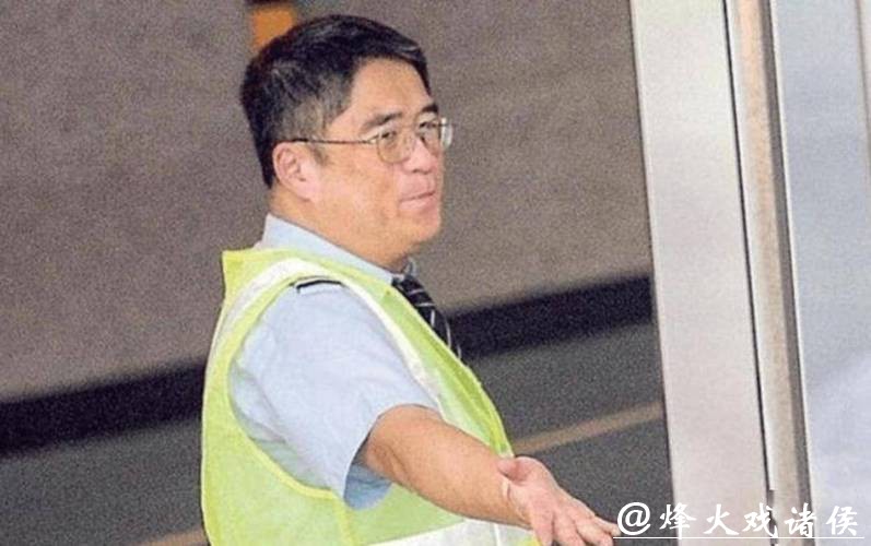 叶童回应哥哥李中宁当保安知道他收入低，但不会去看他，也不会给钱